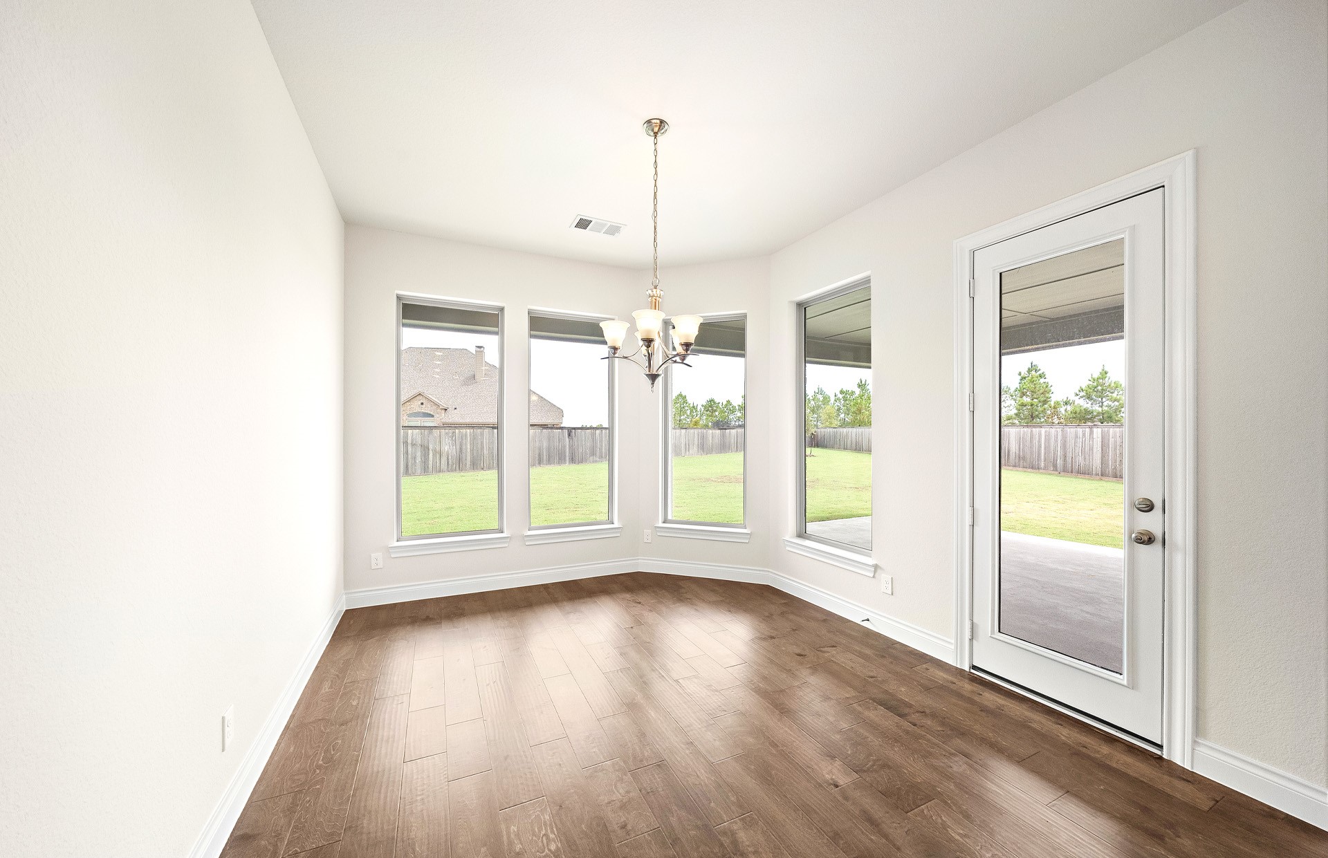 454 Lontano Path Willis, TX 77318 - Photo 11 of 50