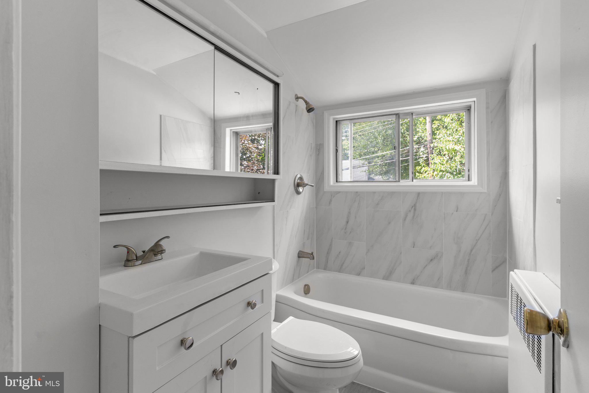 17 Queen Lily Road Levittown, PA 19057 - Photo 17 of 26 Full Bath