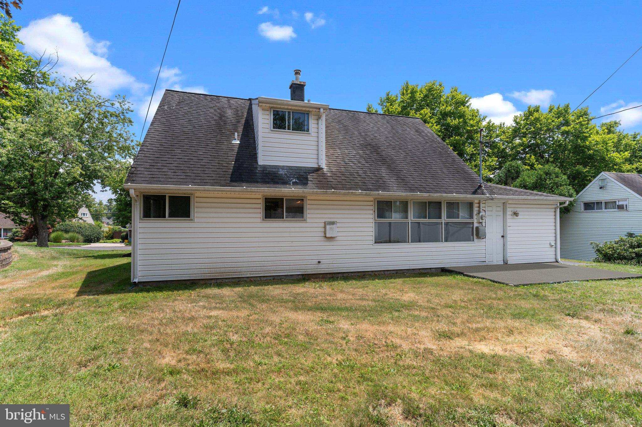 17 Queen Lily Road Levittown, PA 19057 - Photo 19 of 26 Exterior Back