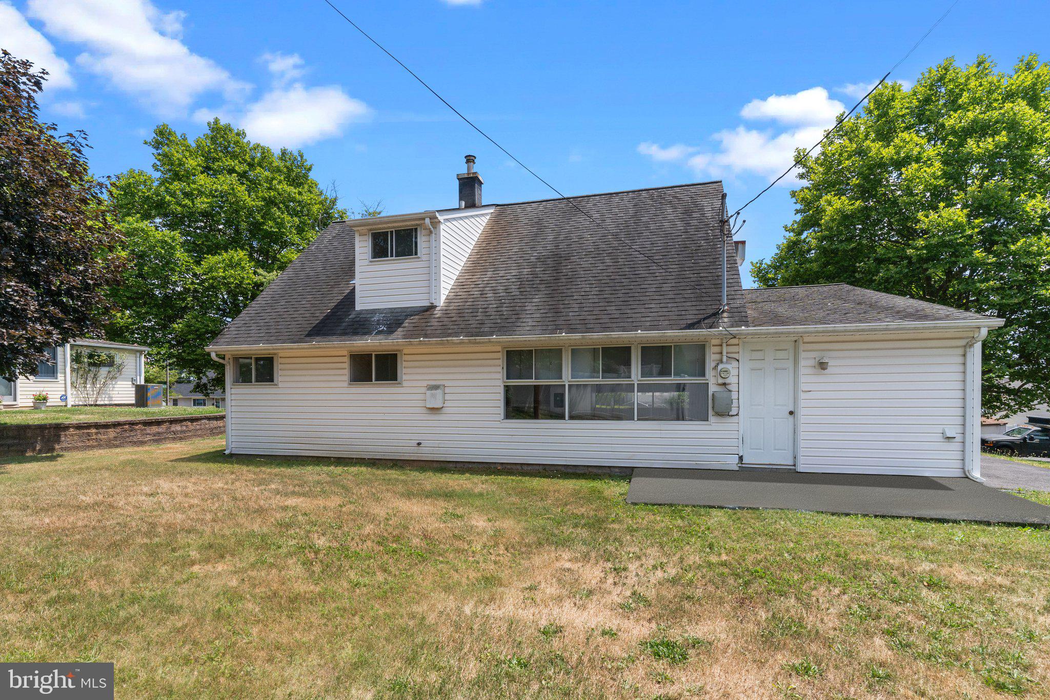 17 Queen Lily Road Levittown, PA 19057 - Photo 20 of 26 Exterior Back