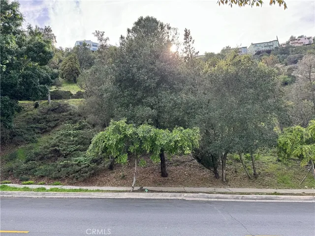 a view of a yard with a barn