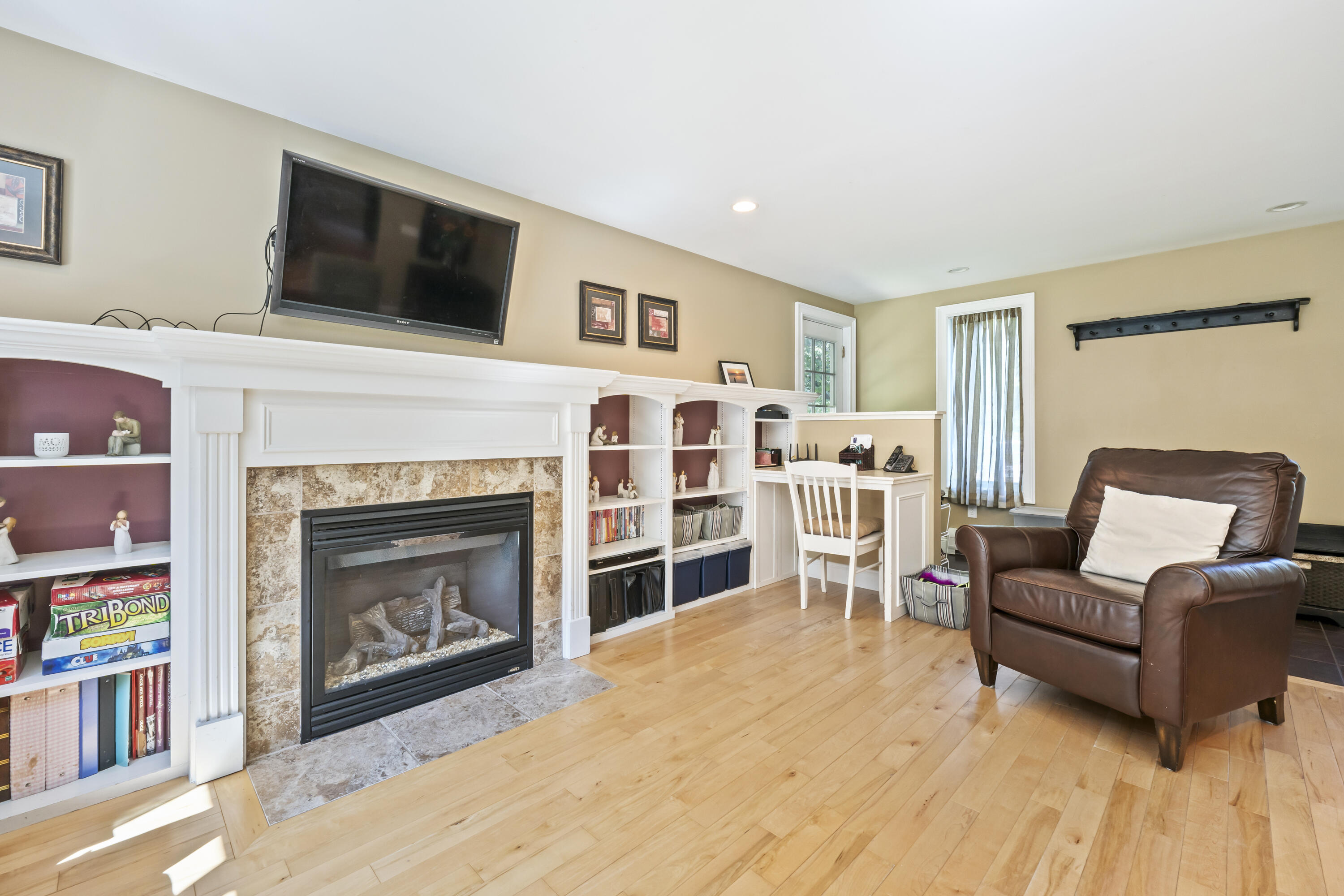 45 Pine Hill Road Cape Neddick, ME 03902 - Photo 4 of 38 Custom Built-ins