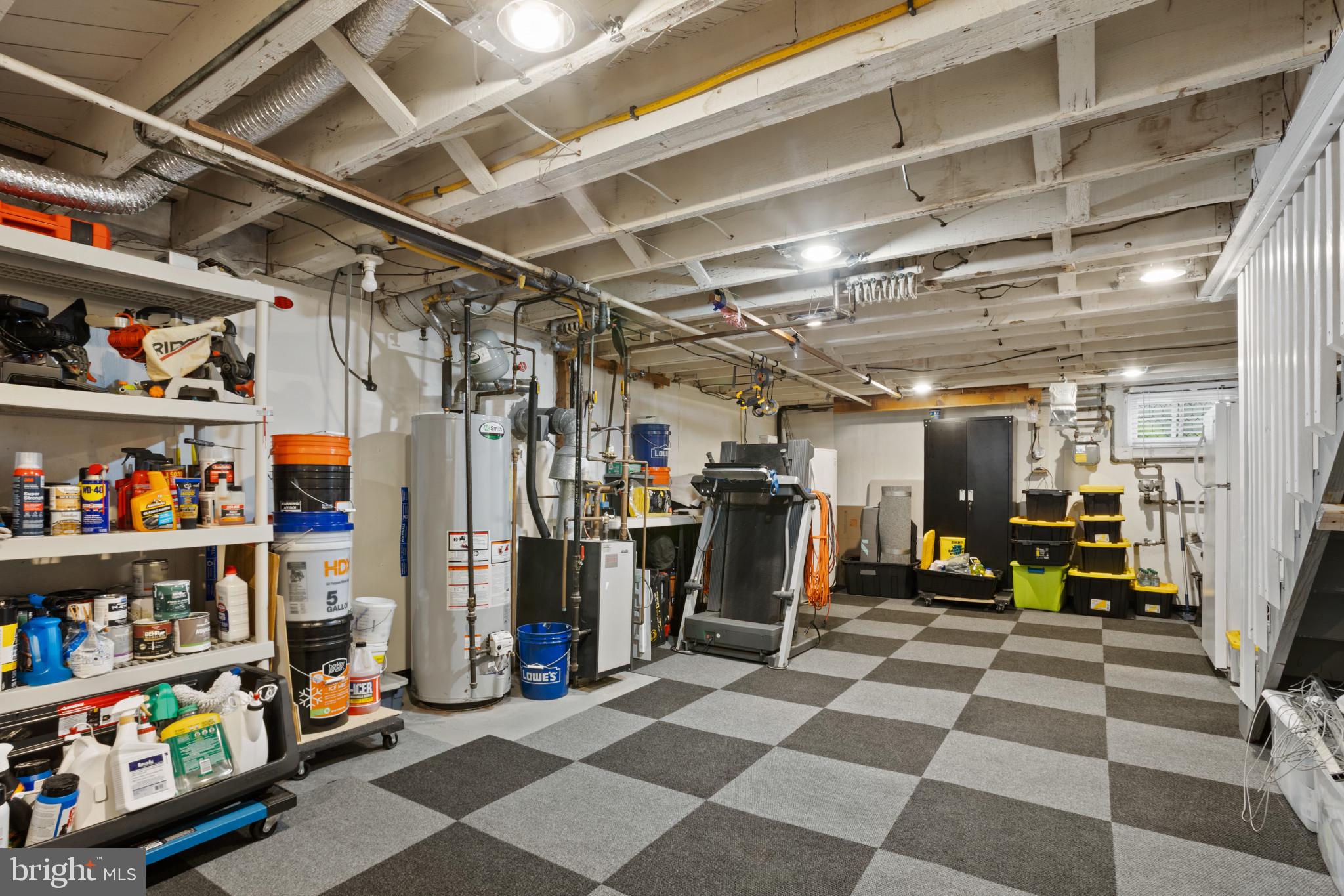1086 Elm Road Baltimore, MD 21227 - Photo 26 of 35 a view of store room with storage