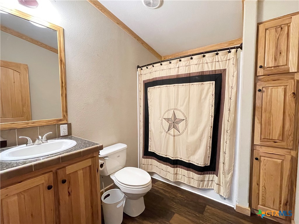 543 Morris Town Road Victoria, TX 77905 - Photo 13 of 15 Guest Bedroom