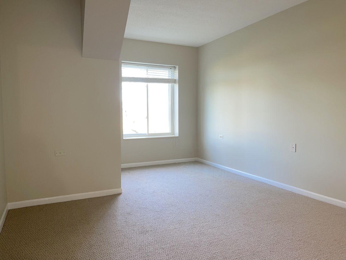 800 Ridge Road, Unit 204 Wilmette, IL 60091 - Photo 10 of 10 an empty room with a window
