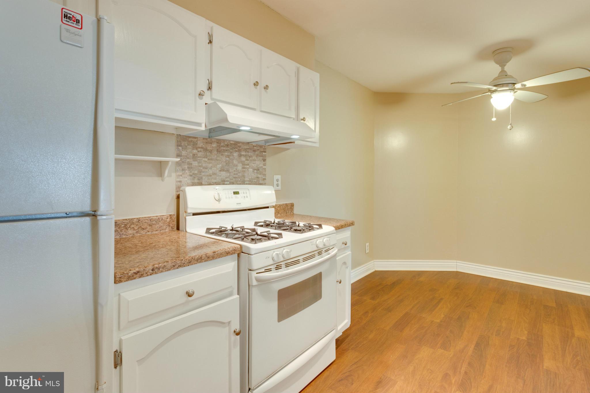 5812 Cove Landing Road, Unit 102 Burke, VA 22015 - Photo 14 of 30 Kitchen