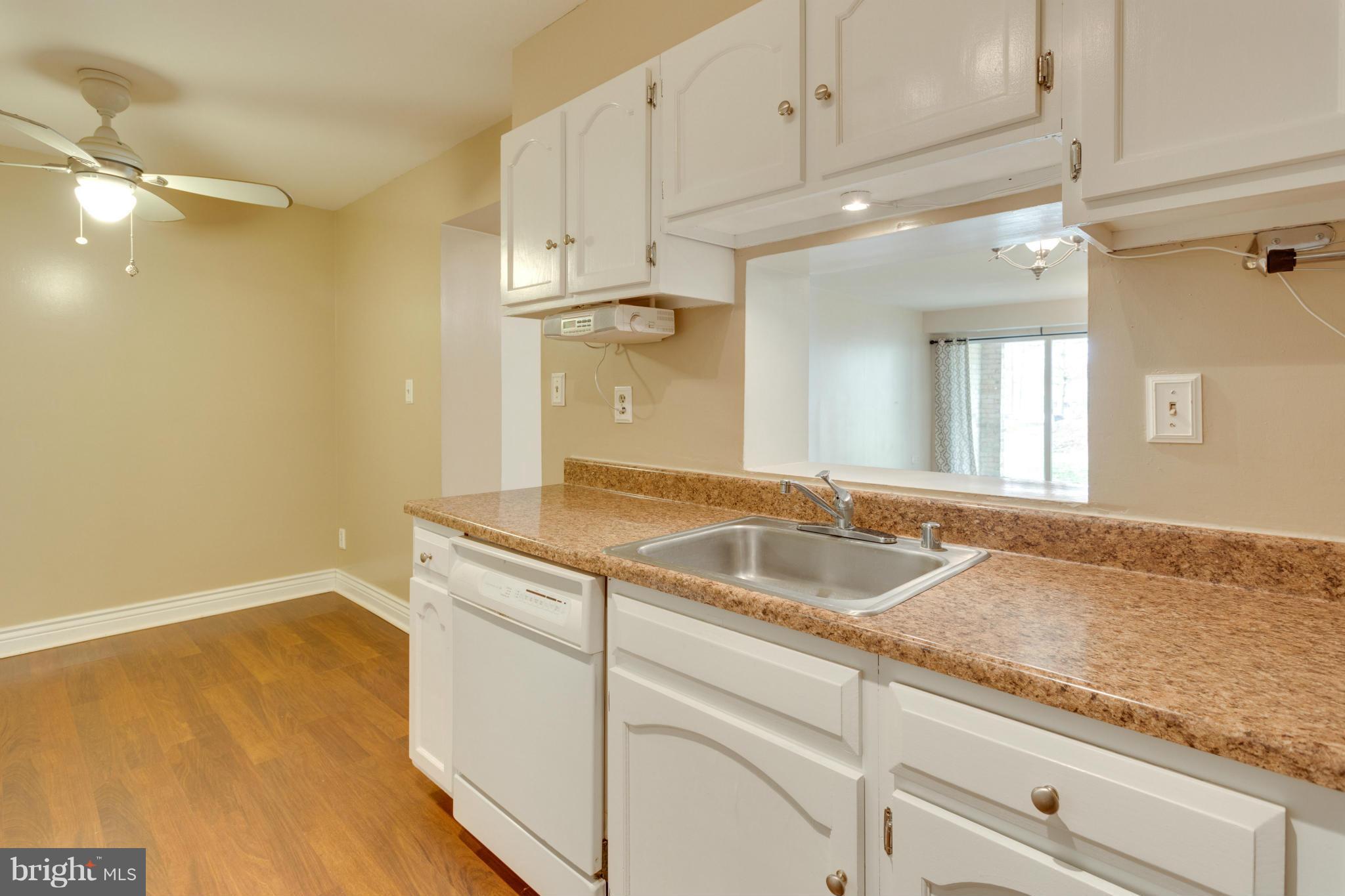 5812 Cove Landing Road, Unit 102 Burke, VA 22015 - Photo 15 of 30 Kitchen