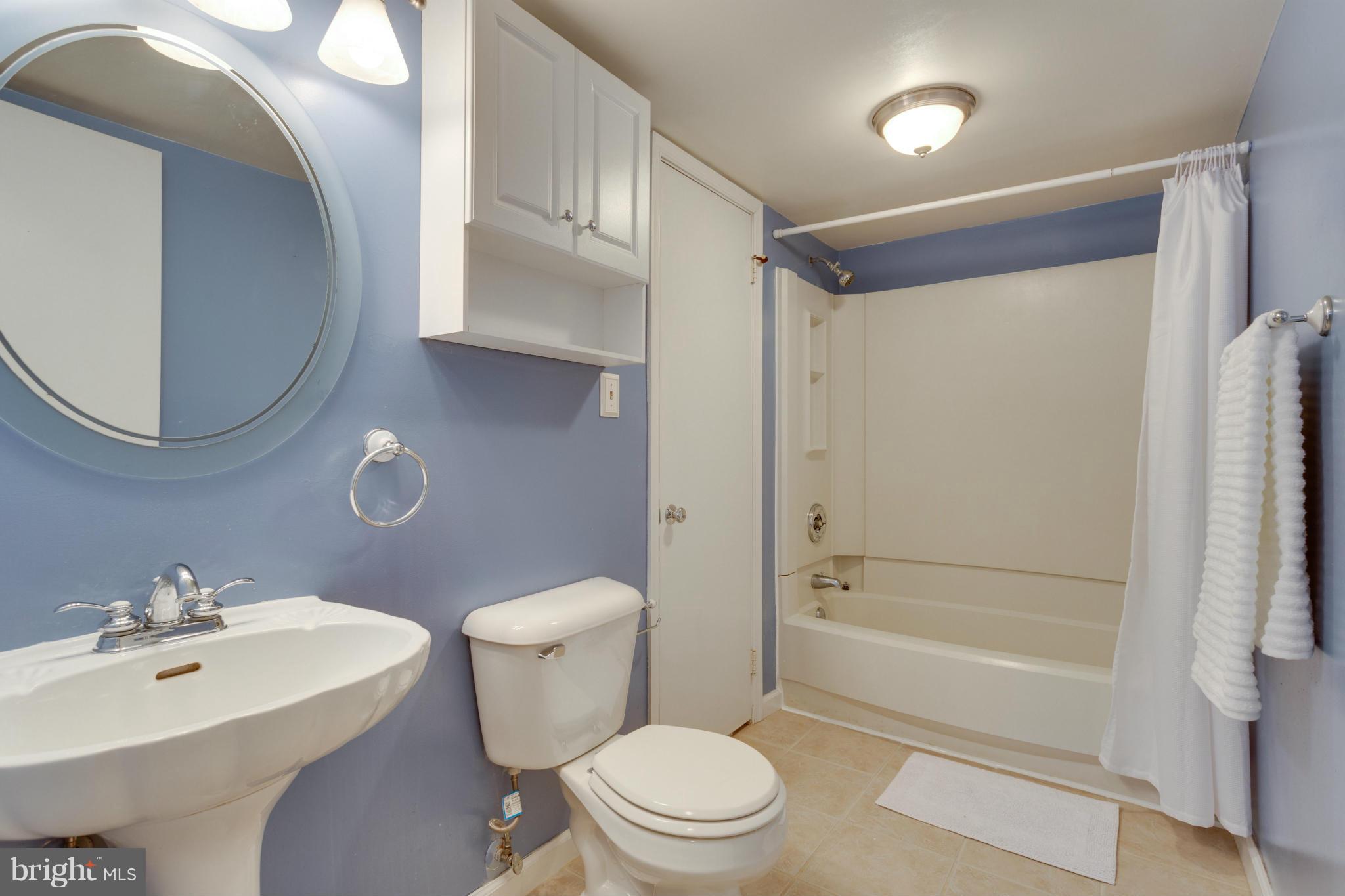 5812 Cove Landing Road, Unit 102 Burke, VA 22015 - Photo 25 of 30 Bath (Master)