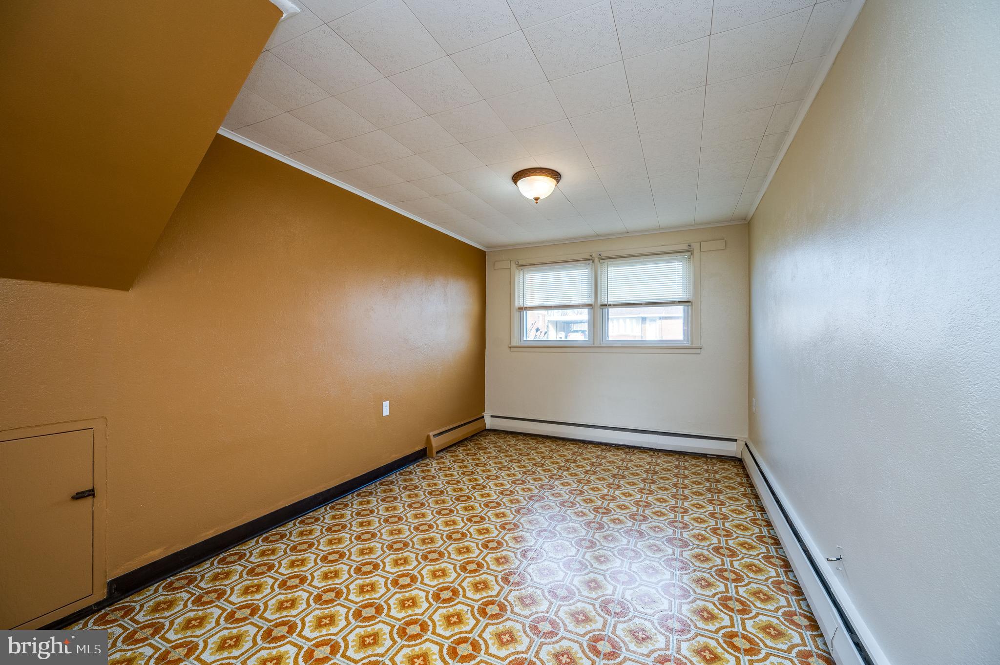 3346 Sheidy Avenue Reading, PA 19605 - Photo 20 of 35 an empty room with windows