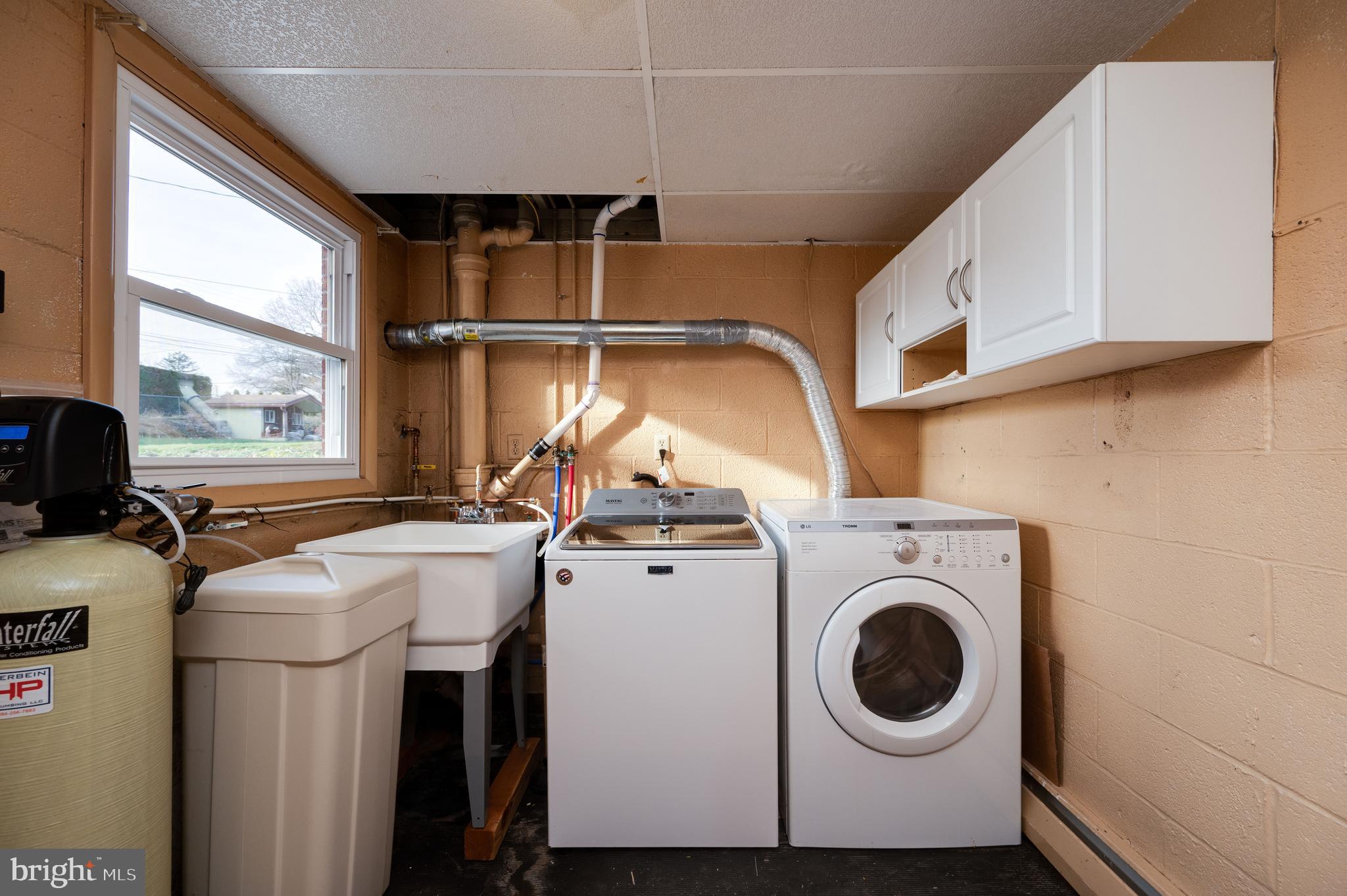 3346 Sheidy Avenue Reading, PA 19605 - Photo 23 of 35 a utility room with dryer and washer