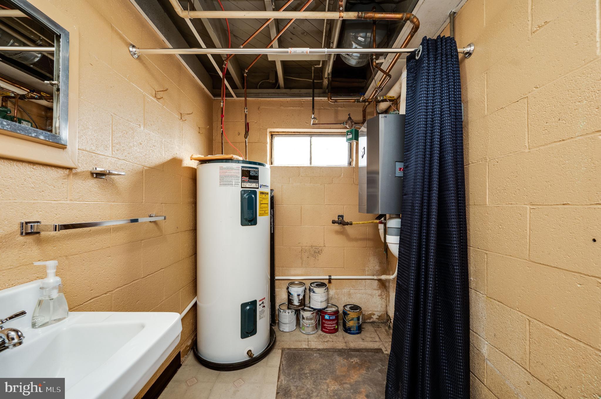 3346 Sheidy Avenue Reading, PA 19605 - Photo 25 of 35 a bathroom with a tub and a sink