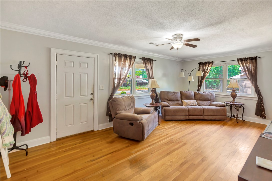 503 Eskew Circle Anderson, SC 29621 - Photo 2 of 22 Living Room