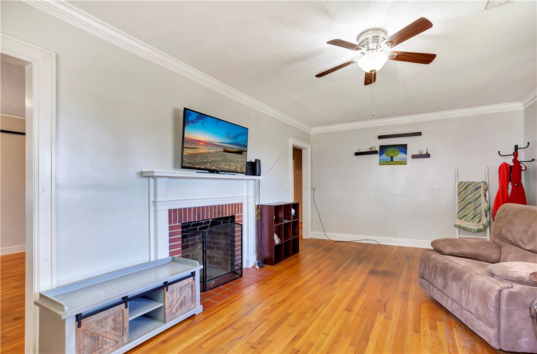 503 Eskew Circle Anderson, SC 29621 - Photo 4 of 22 Living Room