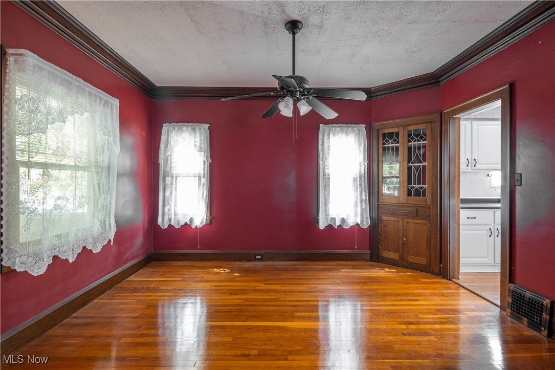 1048 Oxford Road Cleveland, OH 44121 - Photo 7 of 35 Gallery Image 7