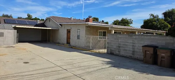 a view of a garage