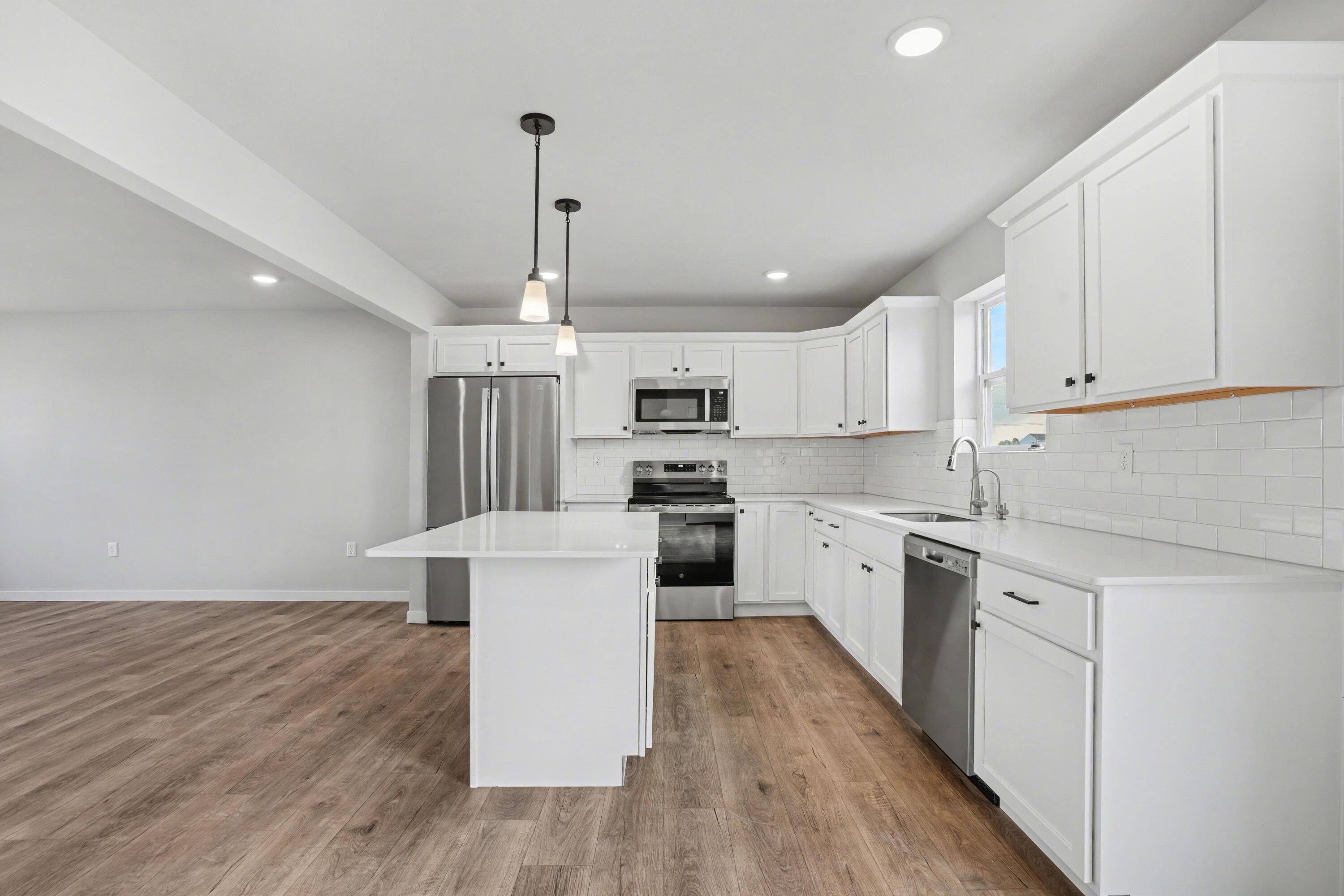 58427 Swenson Street Mattawan, MI 49071 - Photo 6 of 27 5 DFE066-9.0 i1880-Kitchen2