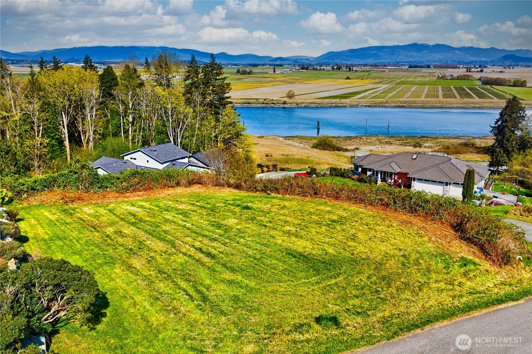 8 Sahalie Road La Conner, WA 98257 - Photo 2 of 18 Gallery Image 2