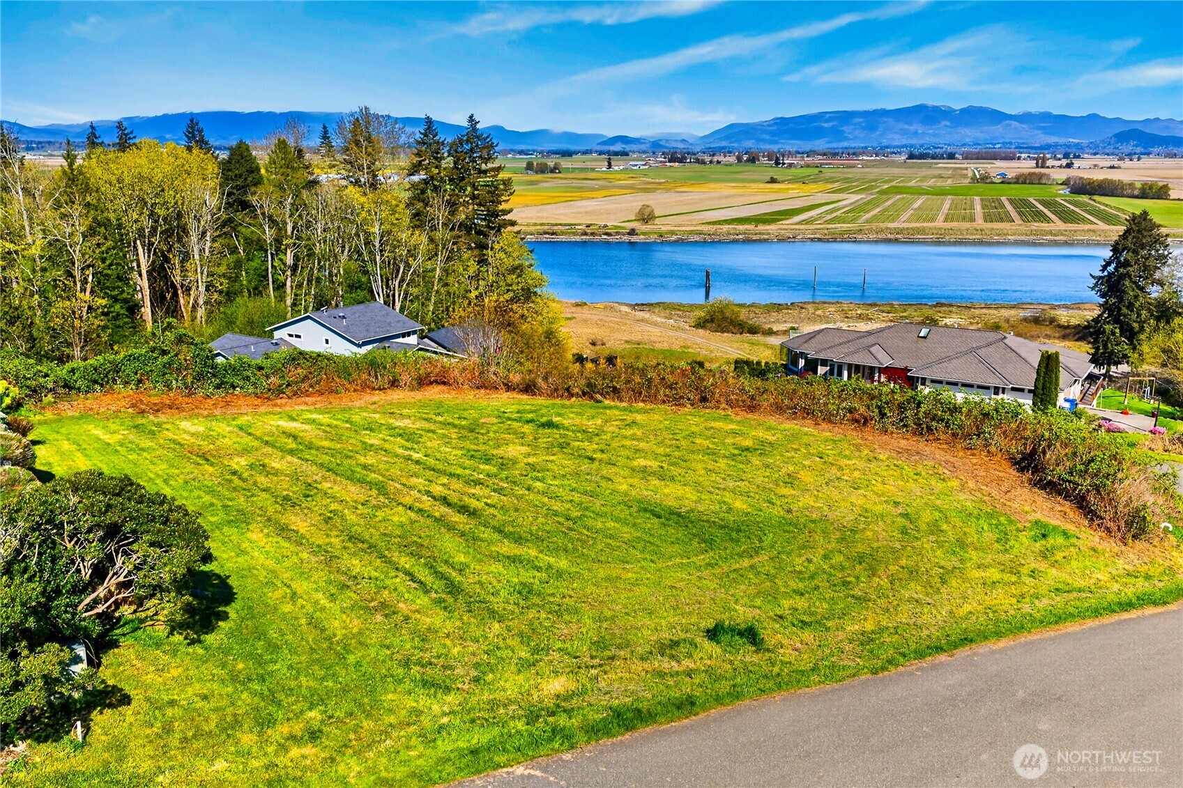 8 Sahalie Road La Conner, WA 98257 - Photo 8 of 18 Gallery Image 8