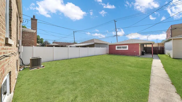 a view of a house with a backyard