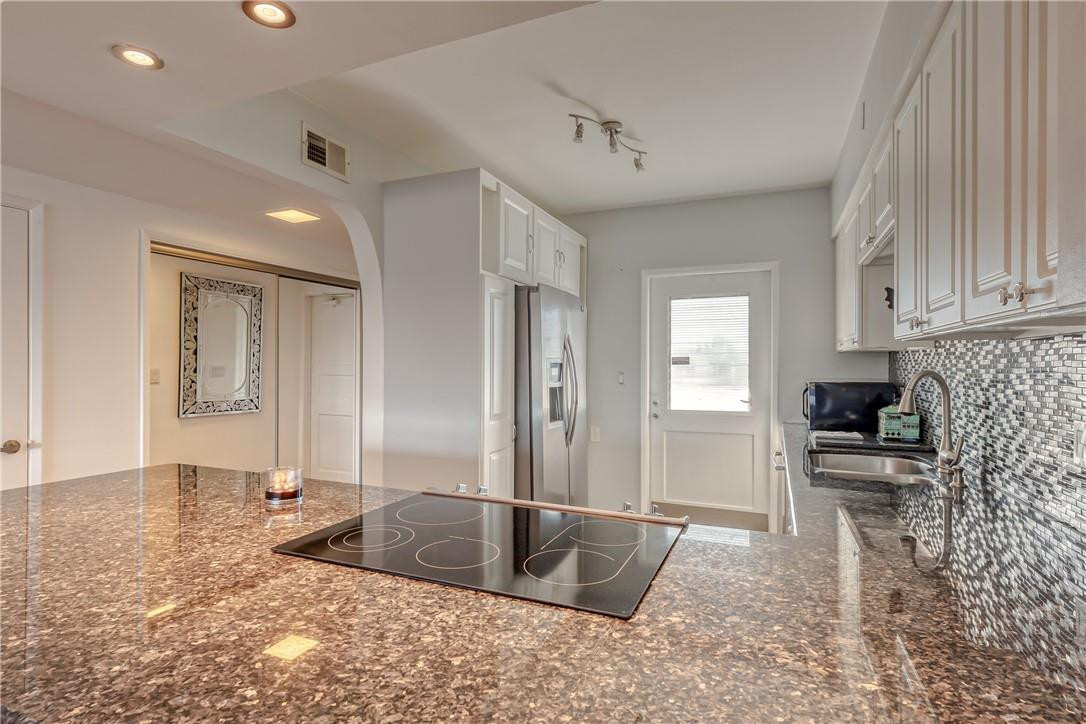 2800 Northeast 30th Avenue, Unit 10D Lighthouse Point, FL 33064 - Photo 18 of 39 Granite Counters