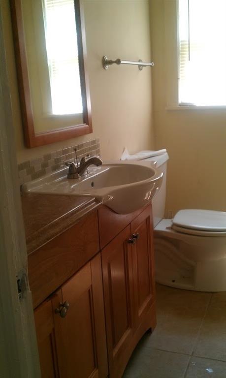 55 Cochran Road Southeast Marietta, GA 30060 - Photo 17 of 20 a bathroom with a sink toilet and mirror