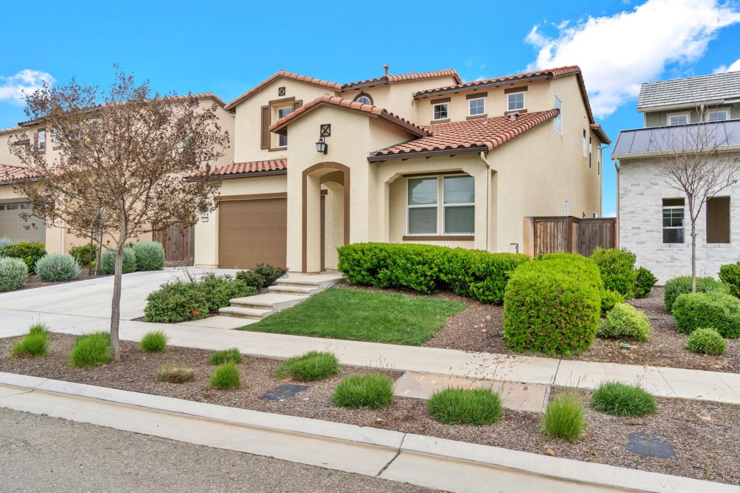 4491 Vineyard Drive Madera, CA 93636 - Photo 3 of 47 a front view of a house with a garden