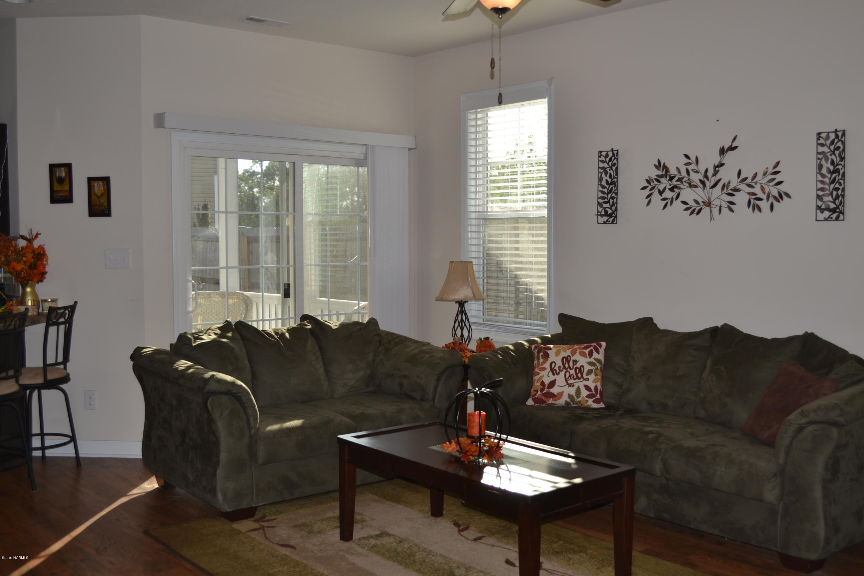 300 Frisco Way Holly Ridge, NC 28445 - Photo 12 of 37 Living room