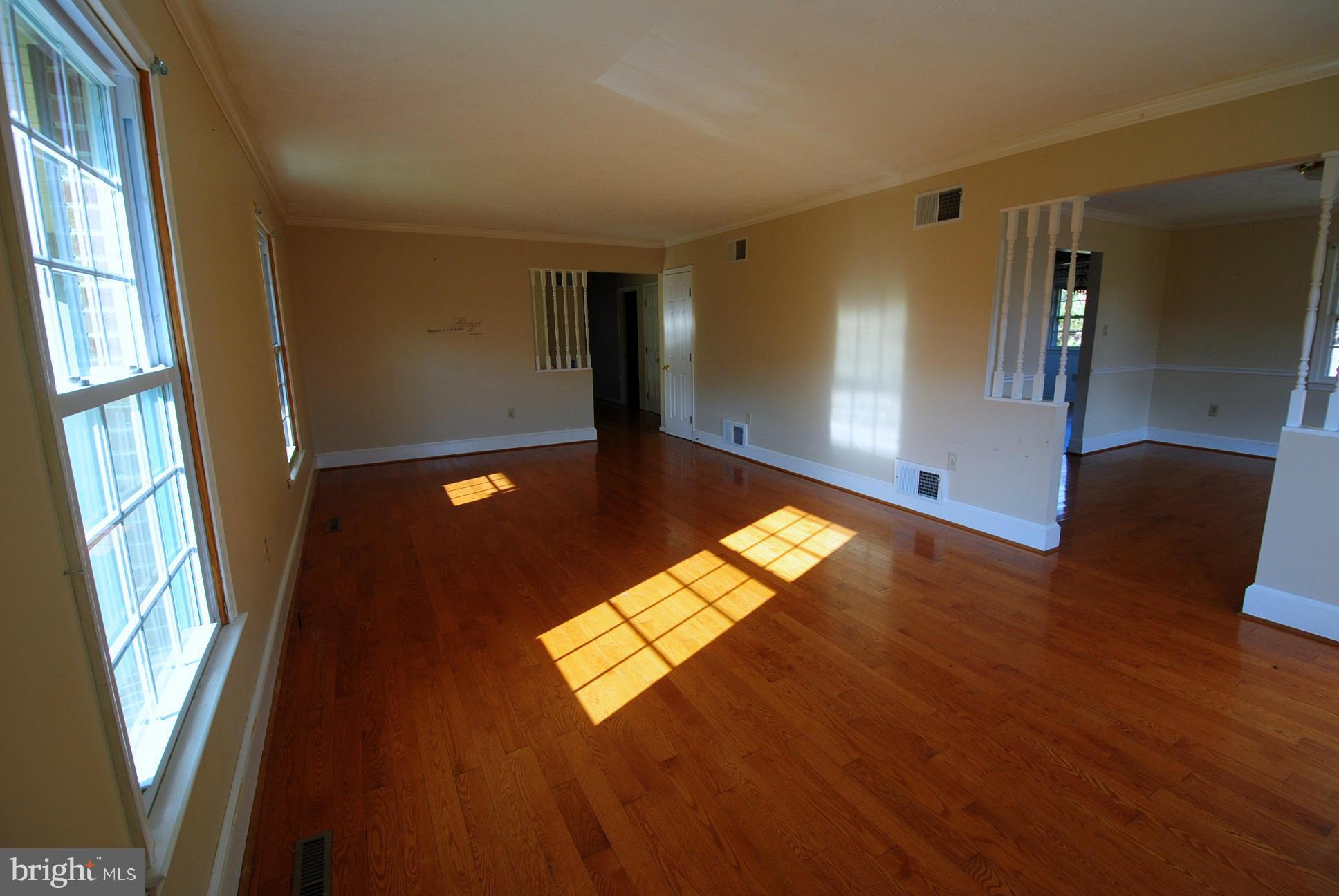 129 Henrico Road Front Royal, VA 22630 - Photo 3 of 26 Living Room