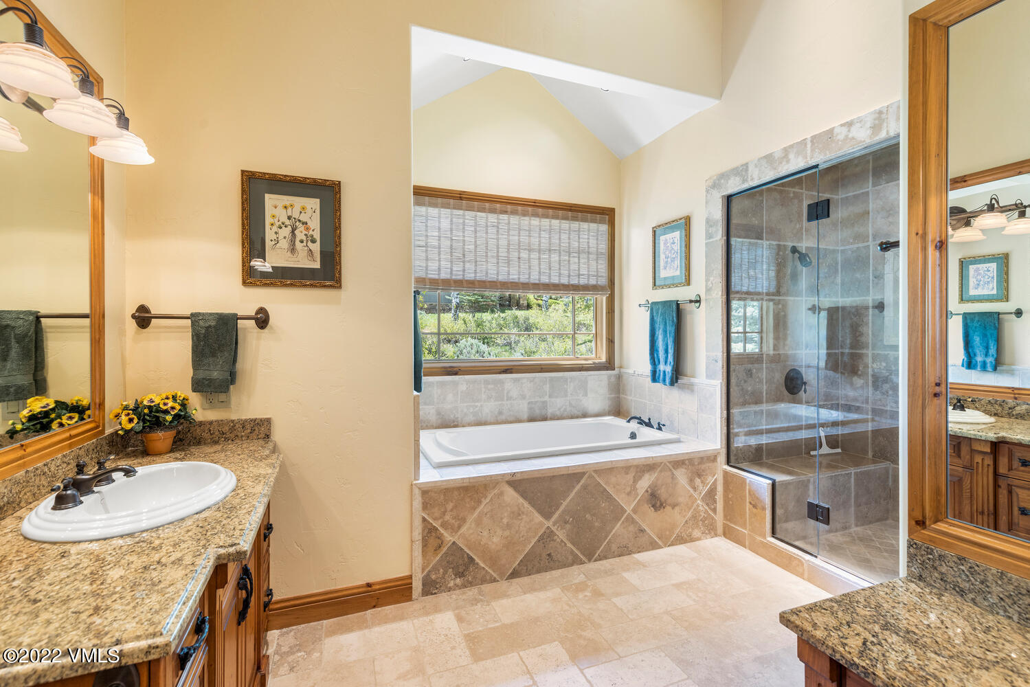 240 Aspen Meadows Road Edwards, CO 81632 - Photo 9 of 44 240 Aspen Meadows Rd Edwards-large-024-0