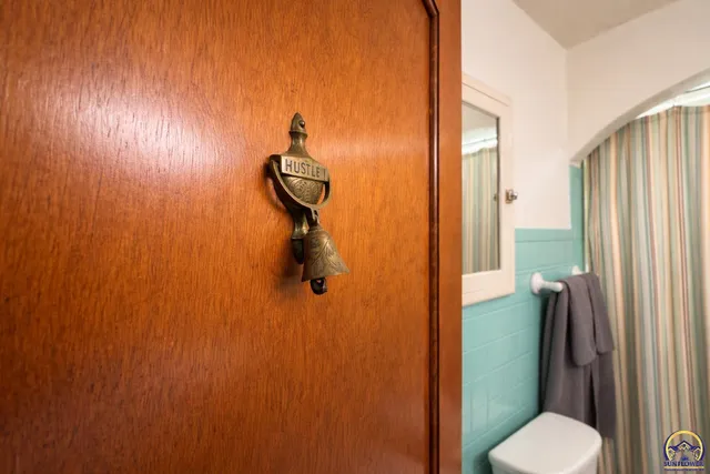 $249,900 | 1318 Southwest Wayne Avenue, Topeka, KS 66604