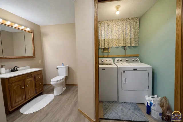 $249,900 | 1318 Southwest Wayne Avenue, Topeka, KS 66604