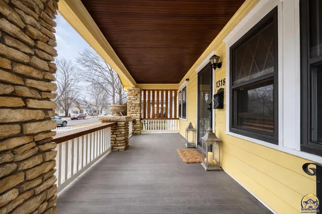 $249,900 | 1318 Southwest Wayne Avenue, Topeka, KS 66604