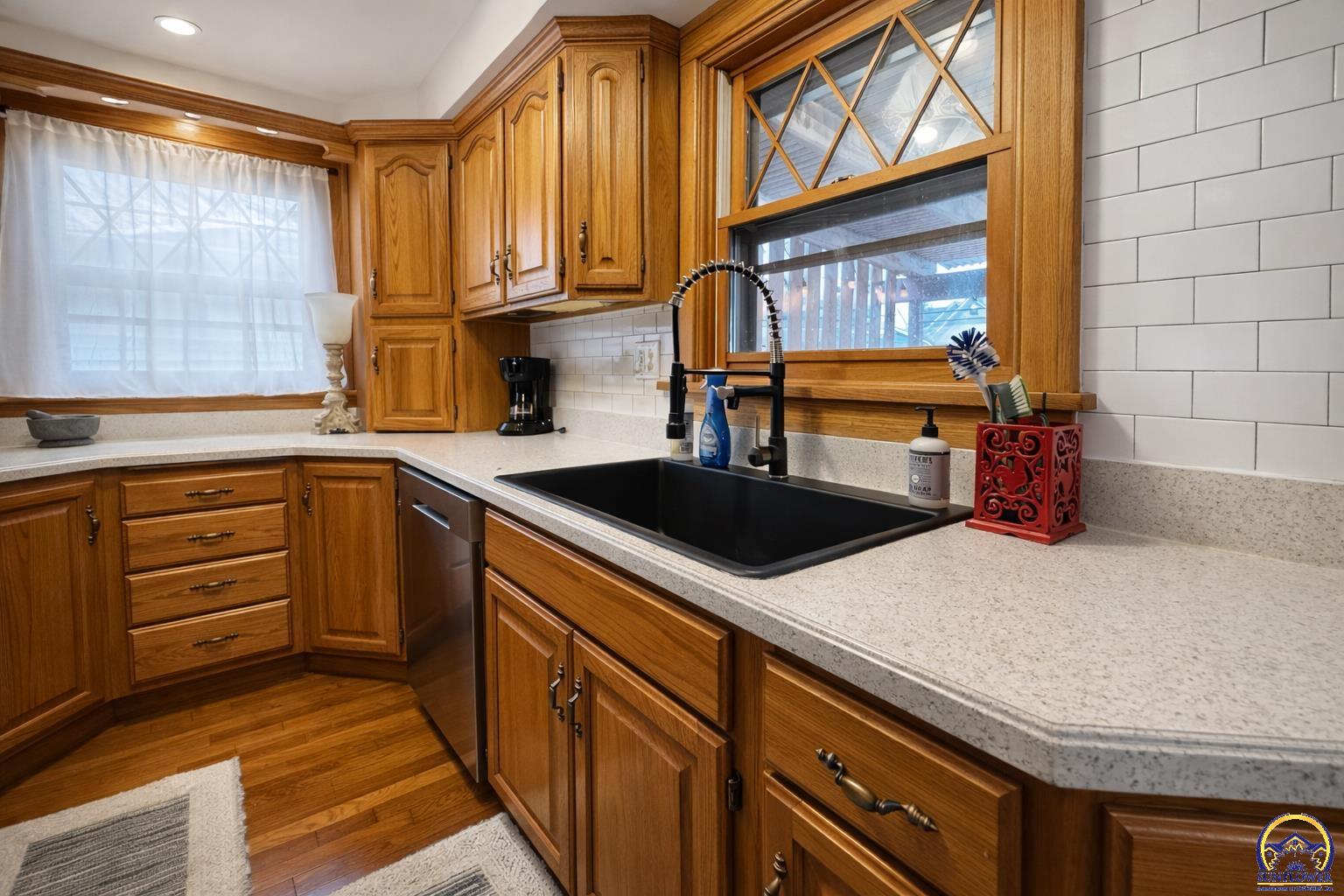 1318 Southwest Wayne Avenue Topeka, KS 66604 - Photo 9 of 34