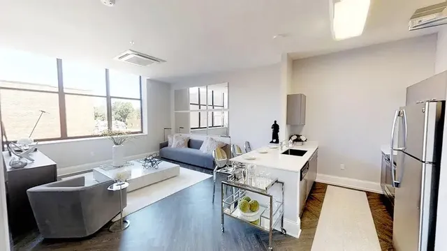 $1,899 | 22111 Woodward Avenue, Ferndale, MI 48220