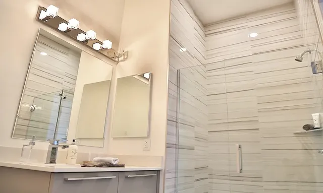 $1,899 | 22111 Woodward Avenue, Ferndale, MI 48220