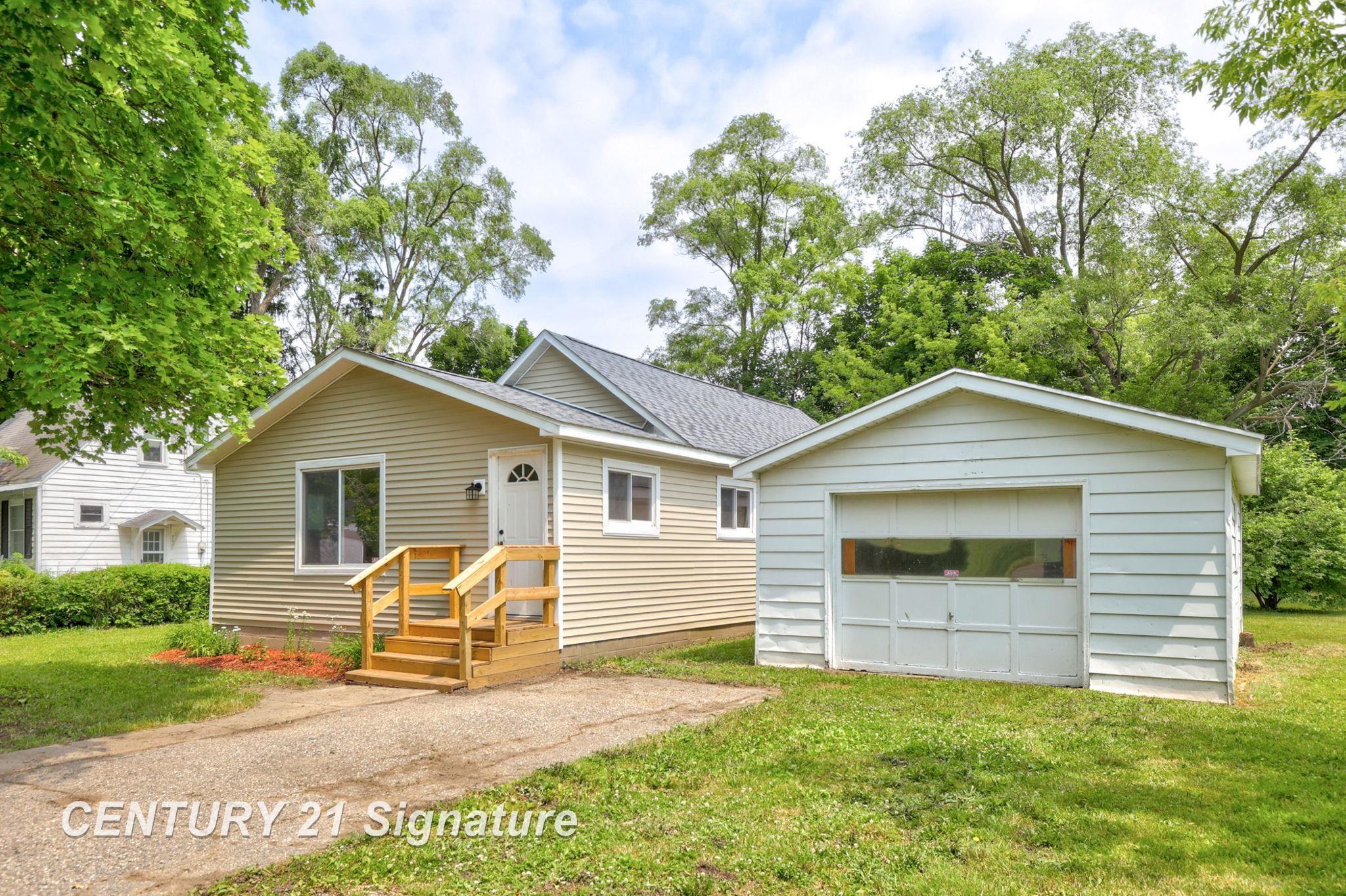 6255 McKinley Road Bridgeport, MI 48722 - Photo 2 of 31 50146399-7a2980cd-0ae9-4646-b9b8-1f83eebe9548.JPG