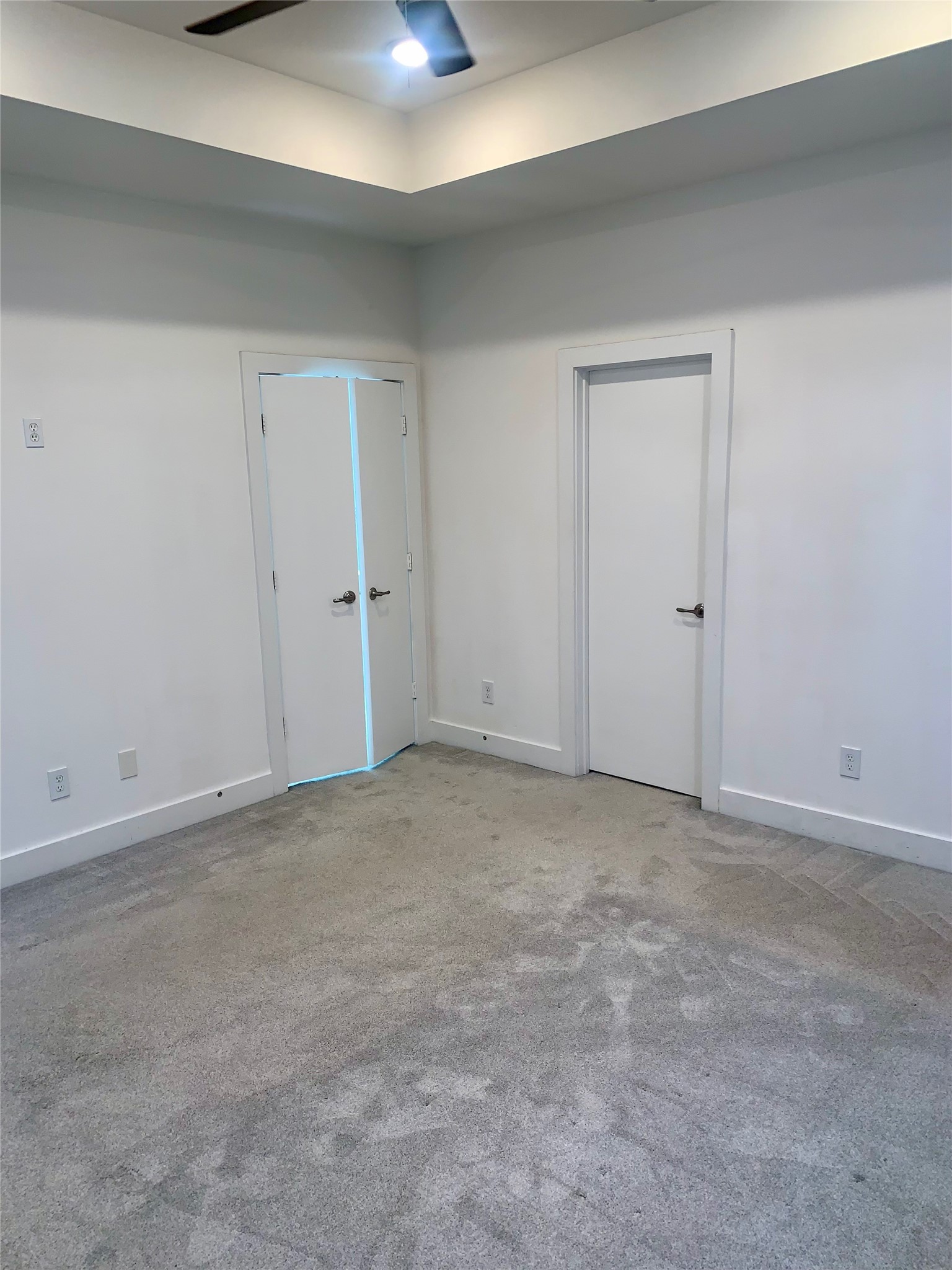10209 Las Nubes Avenue Houston, TX 77075 - Photo 13 of 29 a view of an empty room and a ceiling fan