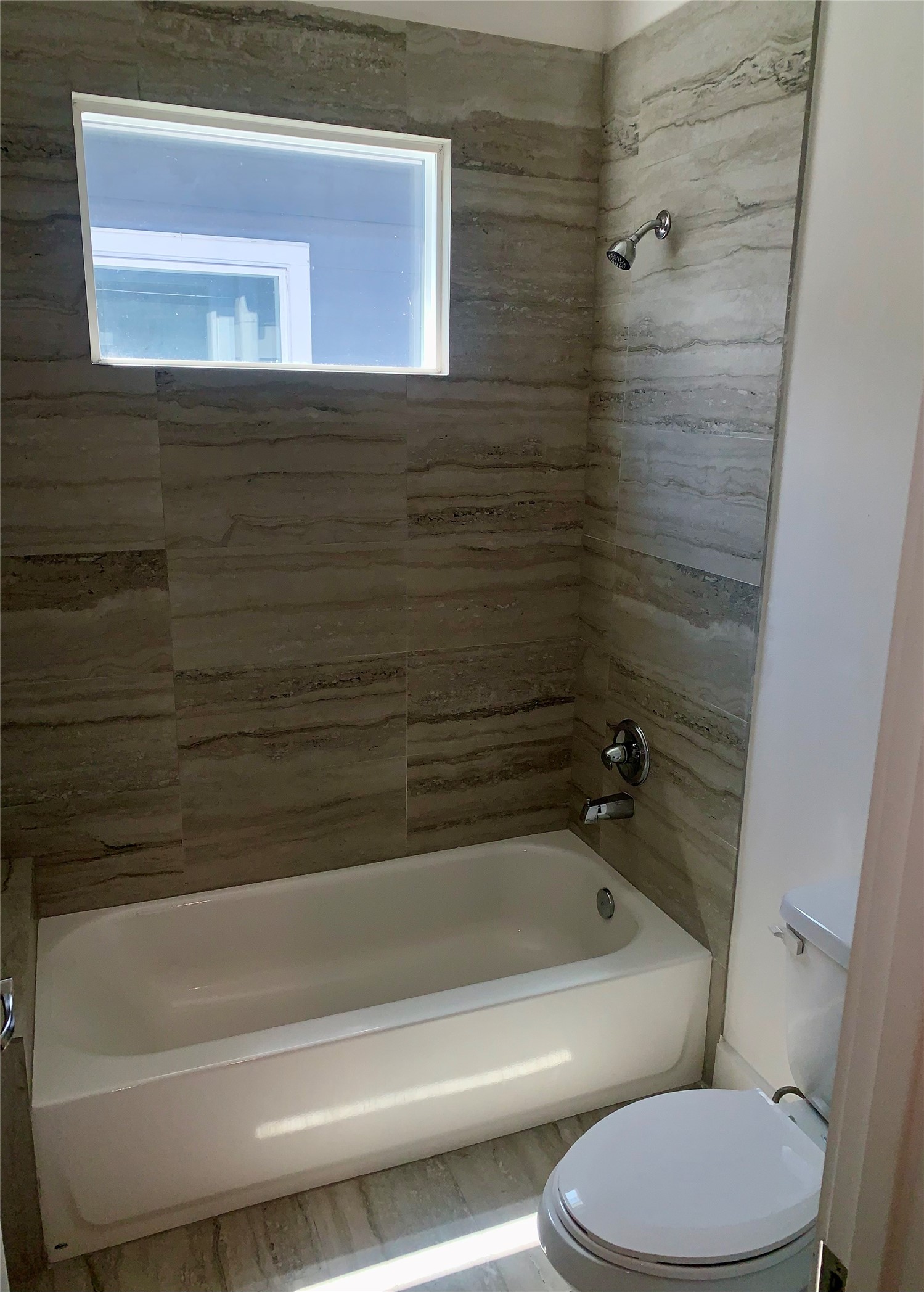 10209 Las Nubes Avenue Houston, TX 77075 - Photo 23 of 29 a bathroom with a toilet and a bathtub