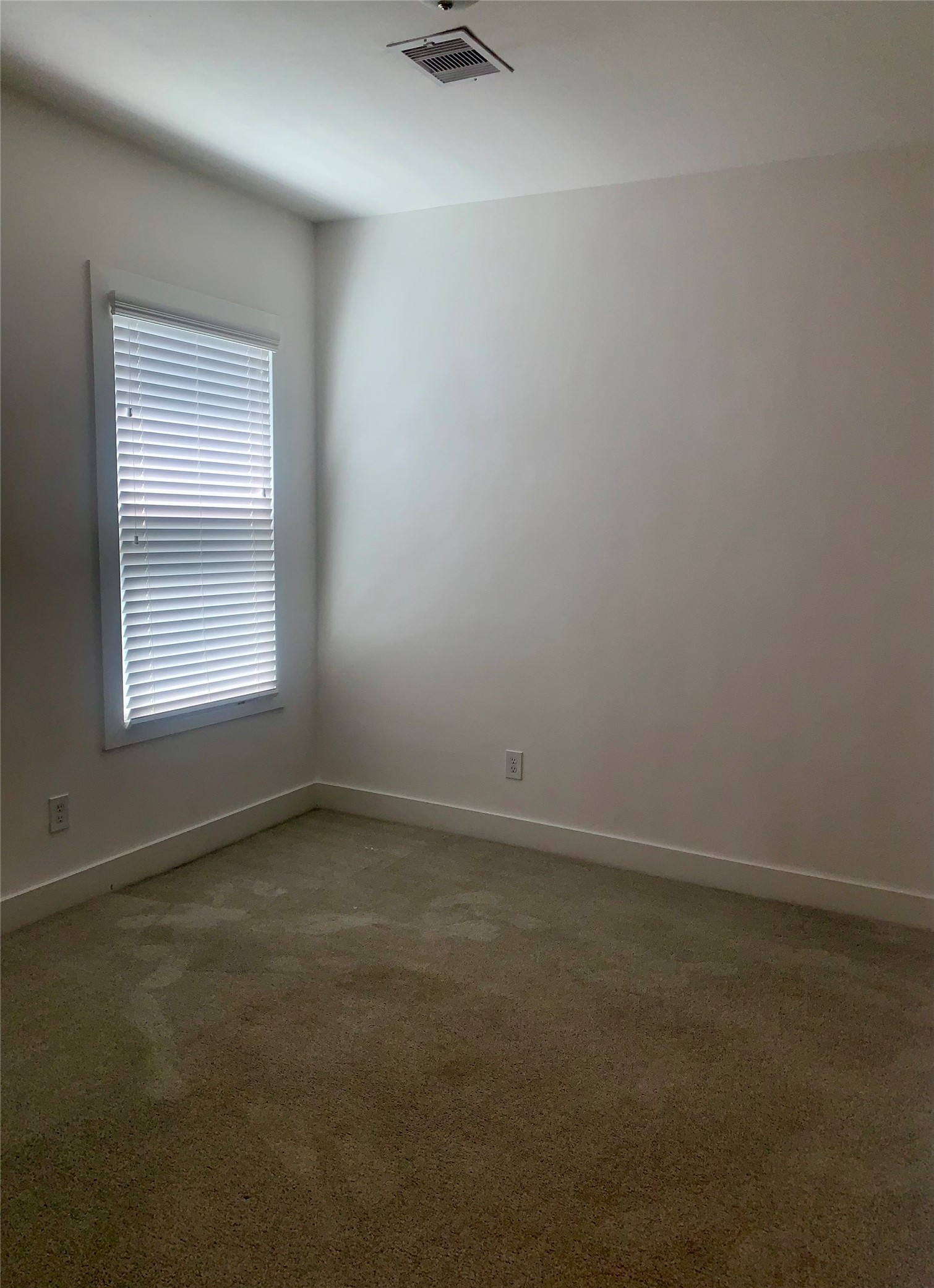 10209 Las Nubes Avenue Houston, TX 77075 - Photo 26 of 29 an empty room with a window