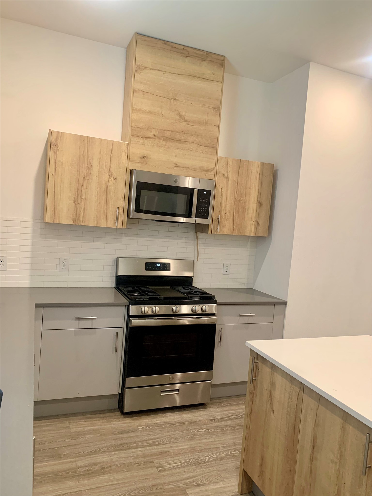 10209 Las Nubes Avenue Houston, TX 77075 - Photo 4 of 29 a kitchen with a stove and a microwave