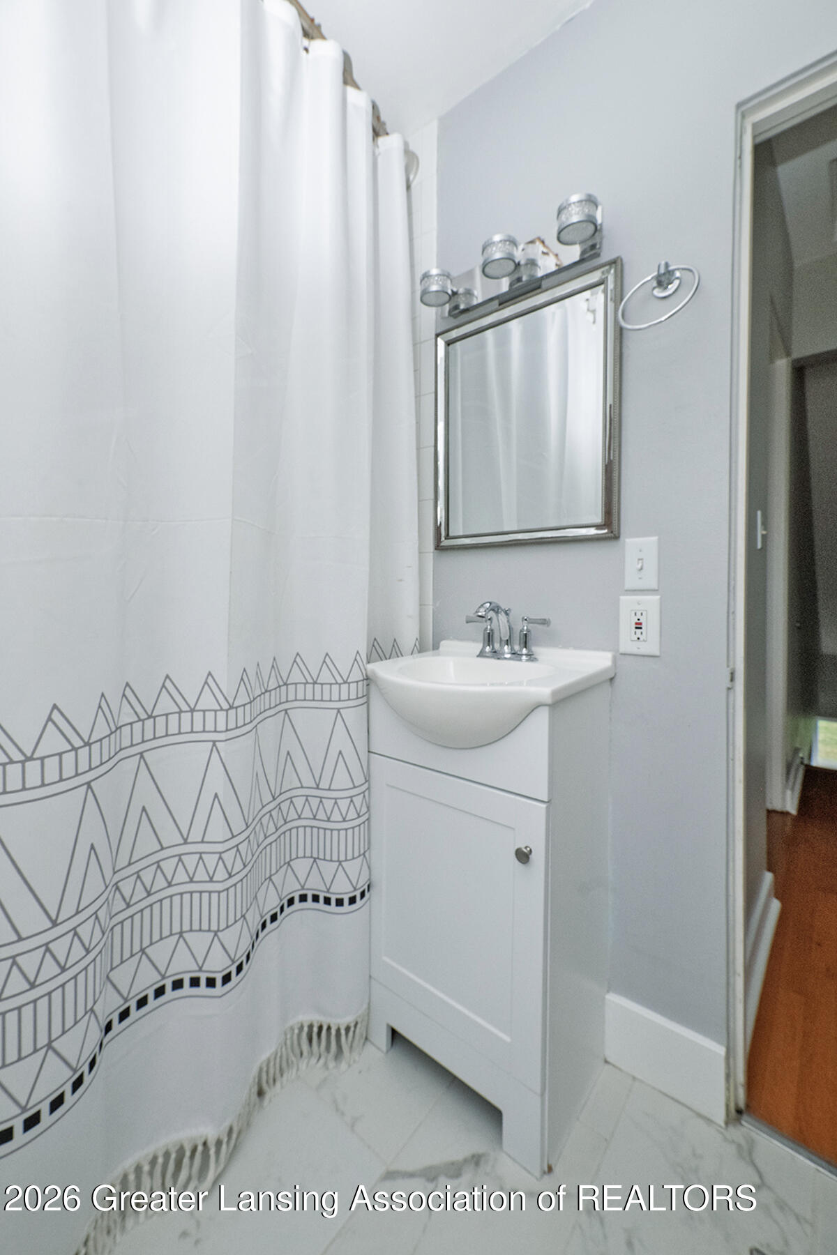 1718 Drexel Road Lansing, MI 48915 - Photo 15 of 19 Bathroom