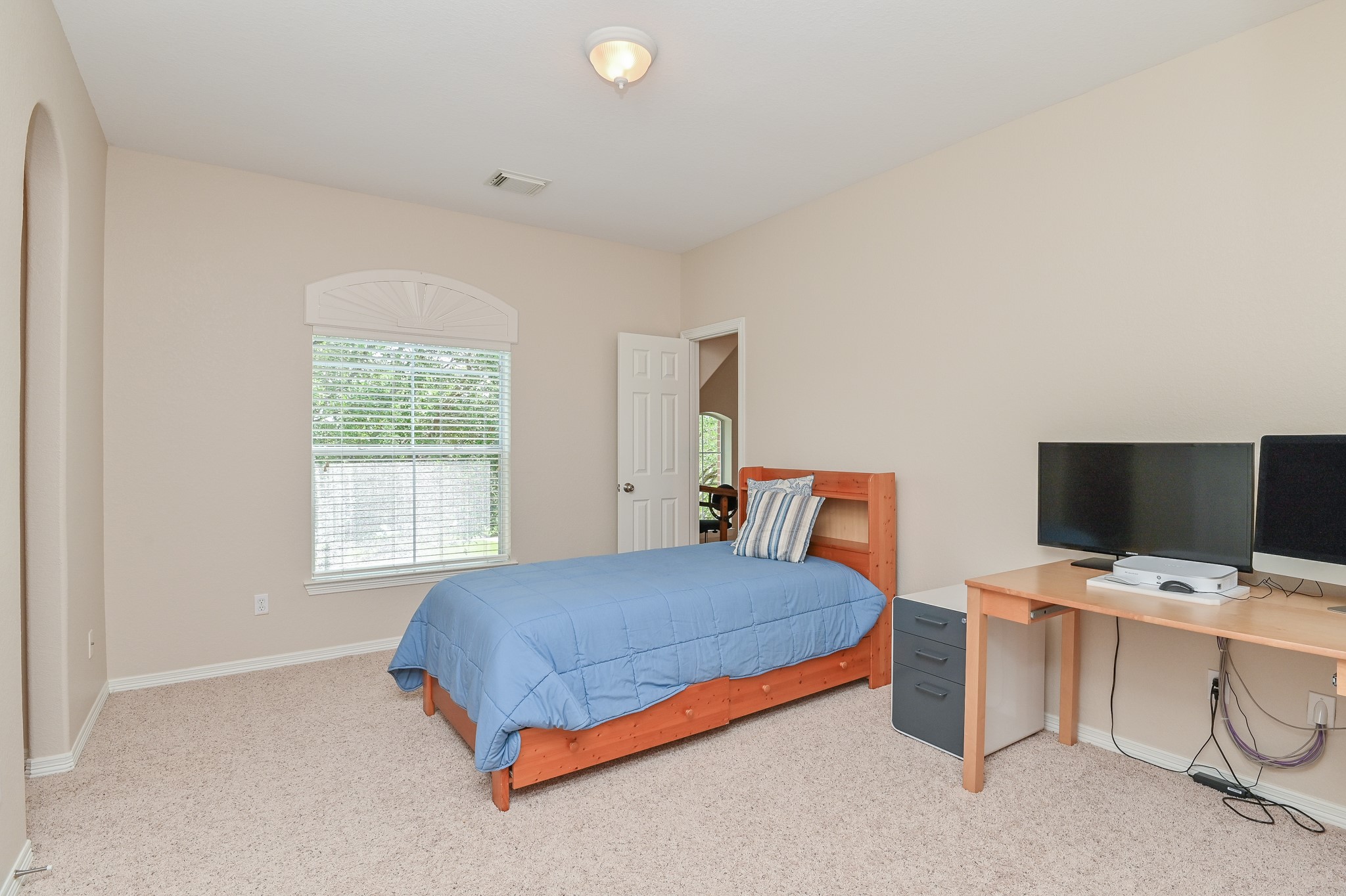 7218 Spring Run Lane Katy, TX 77494 - Photo 29 of 49 a bedroom with a bed and a desk