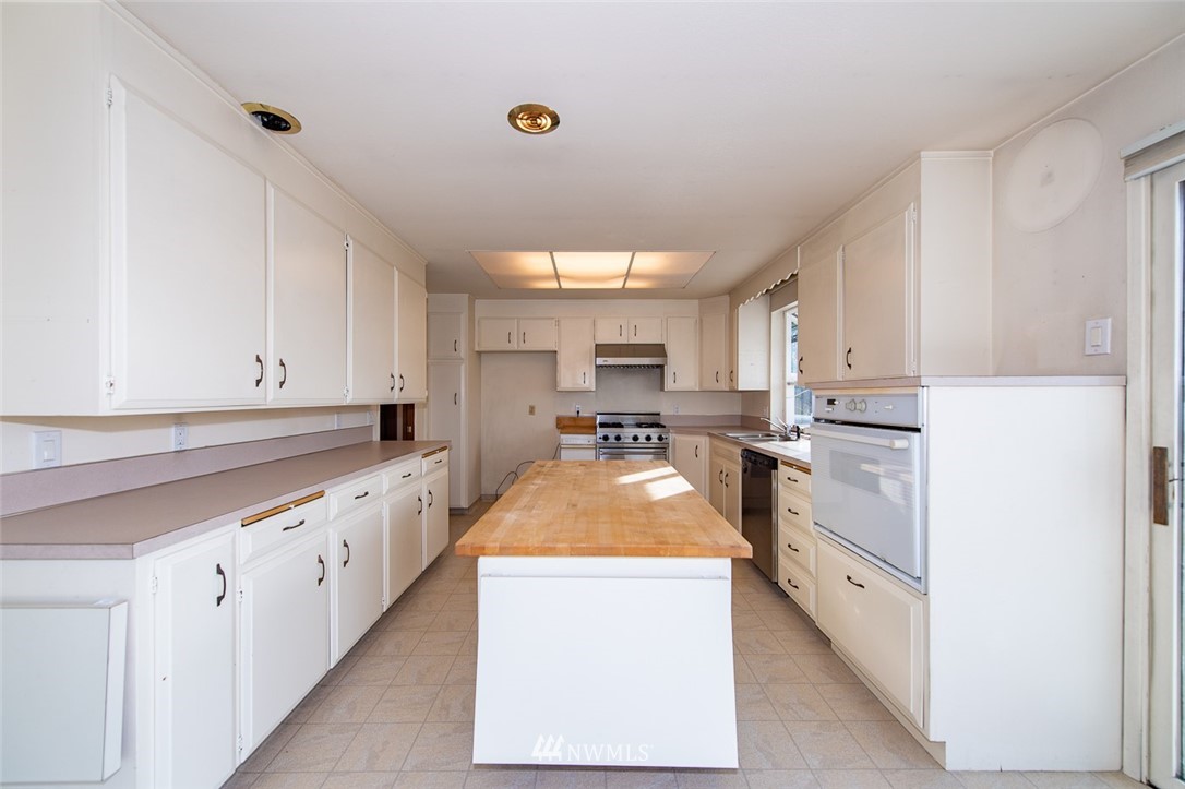 30645 26th Avenue Southwest Federal Way, WA 98023 - Photo 9 of 21