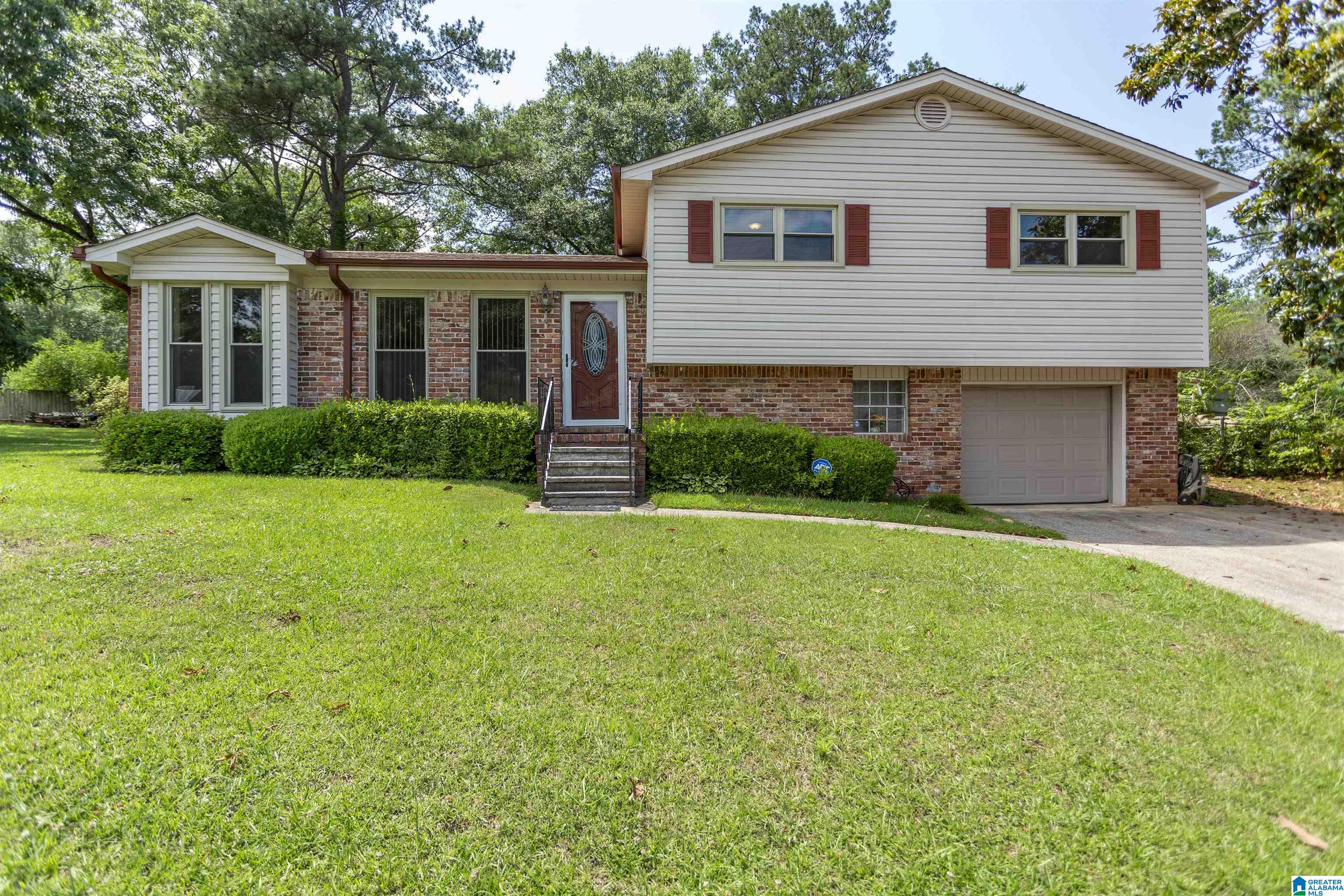 112 Reach Circle Alabaster, AL 35007 - Photo 2 of 47