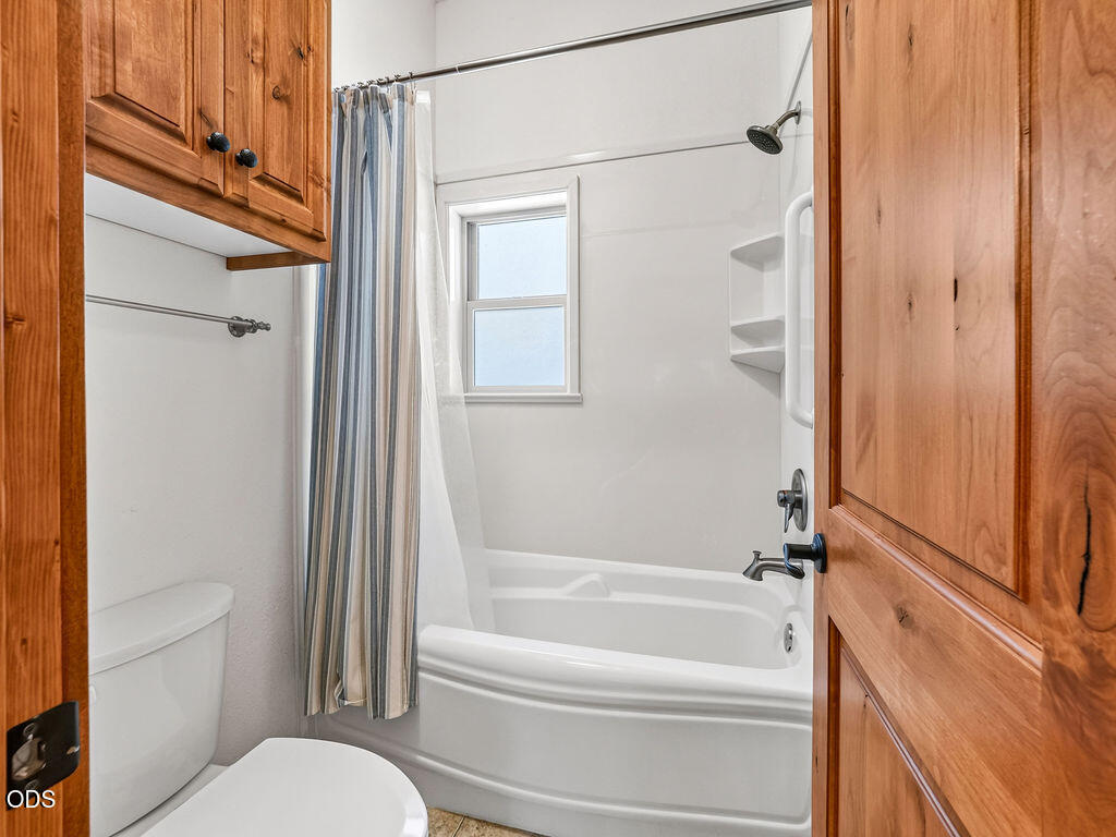 27458 Rocky Point Road Klamath Falls, OR 97601 - Photo 19 of 33