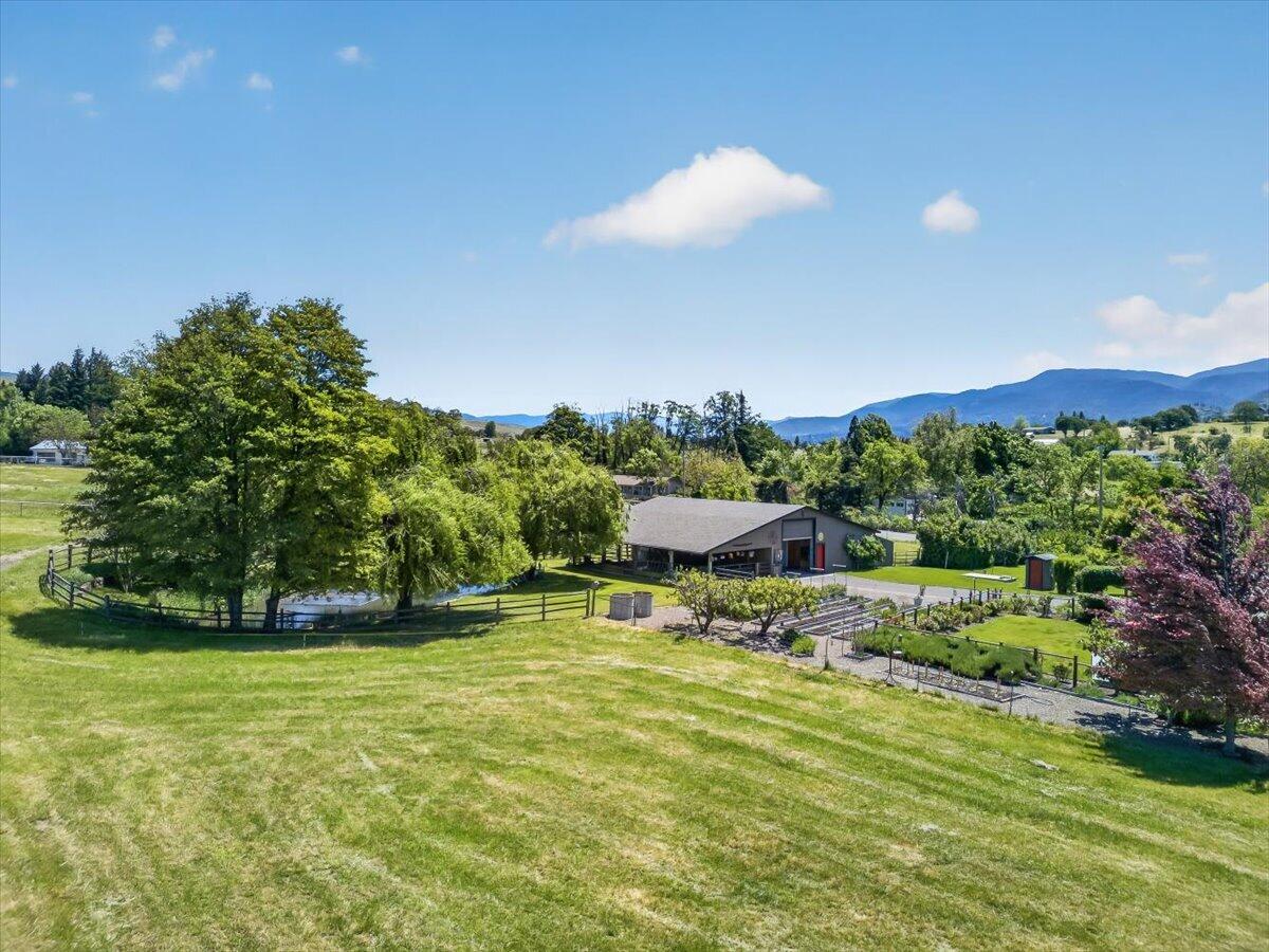 39 East Valley View Road Ashland, OR 97520 - Photo 63 of 73 76-77