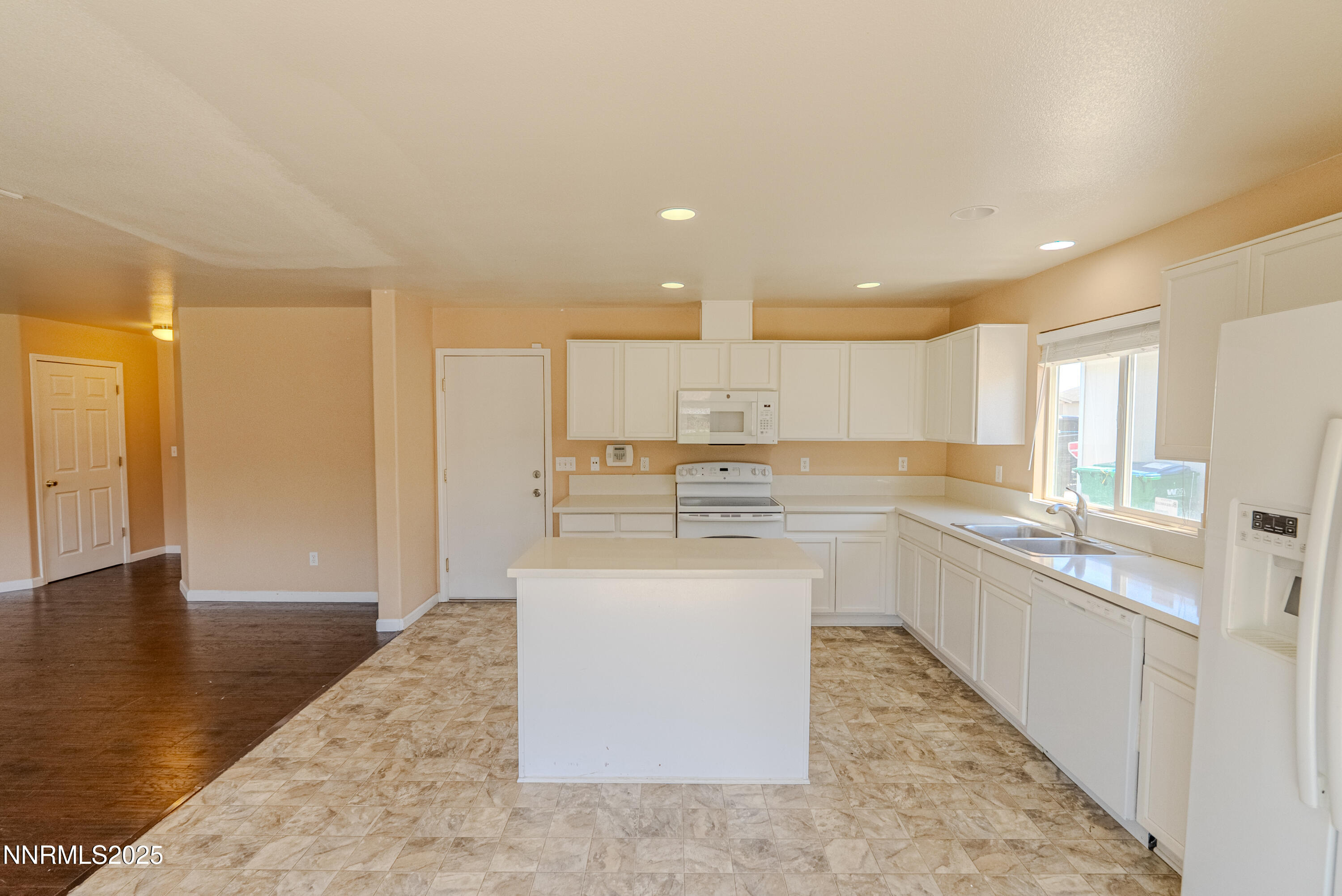 7890 Key Largo Drive Reno, NV 89506 - Photo 8 of 37 7890KeyLargoDr-9