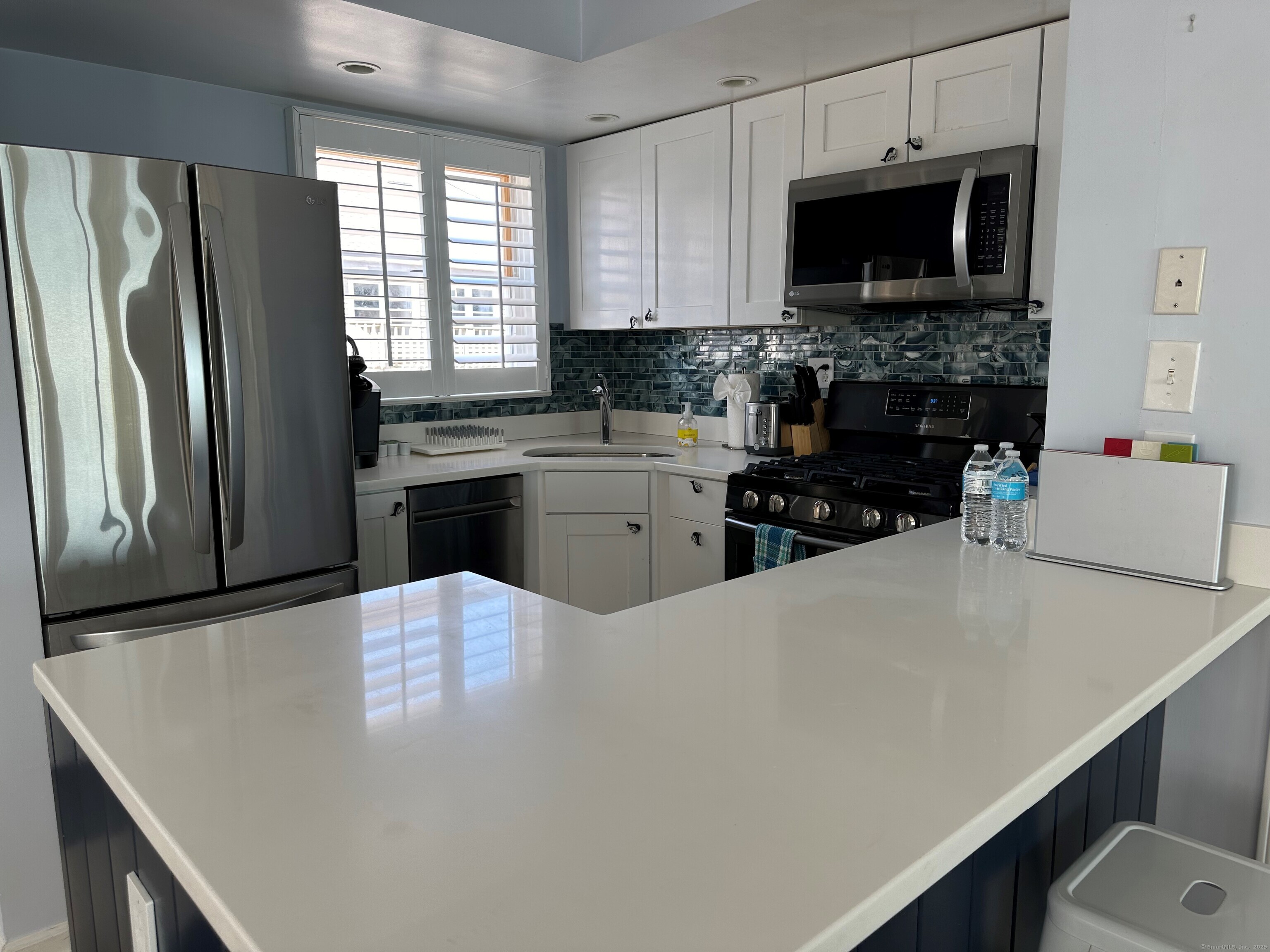 2149 Fairfield Beach Road Fairfield, CT 06824 - Photo 13 of 29