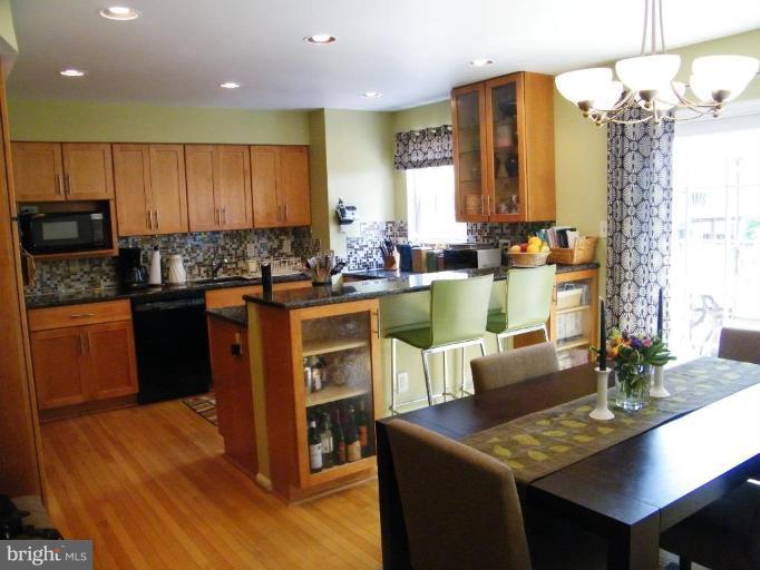 1960 Flowering Tree Terrace Silver Spring, MD 20902 - Photo 4 of 24 Fabulous Upgraded Kitchen