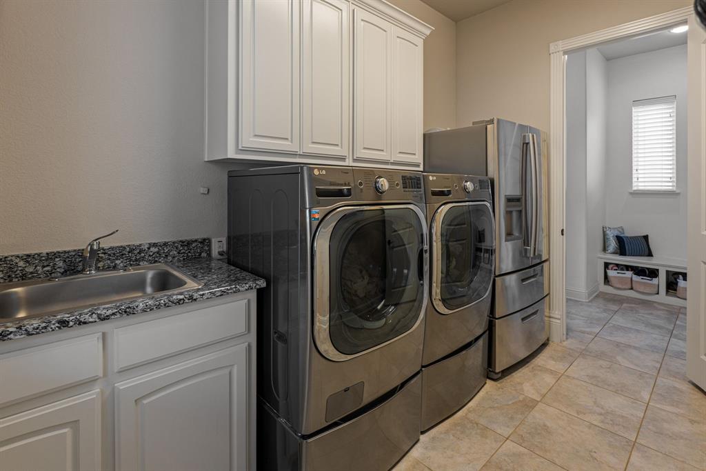 2182 Saxon Way Allen, TX 75013 - Photo 22 of 39 Utility and Mud Room